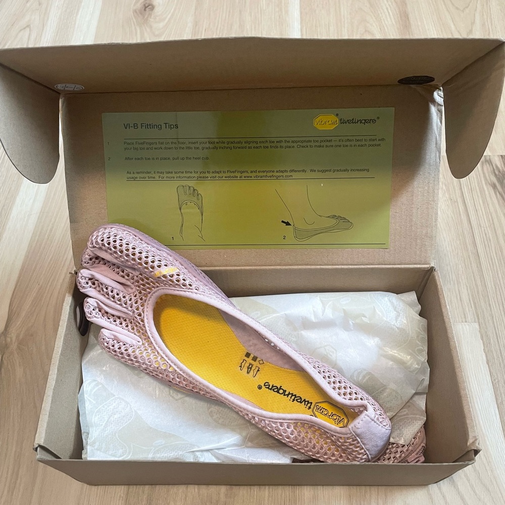 Vibrium 5 finger toe shoes, ballet style - size 9-9.5